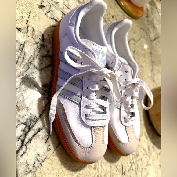 Adidas Samba Sneaker Women’s White and Light Blue Size 6.5 - Picture 2 of 16